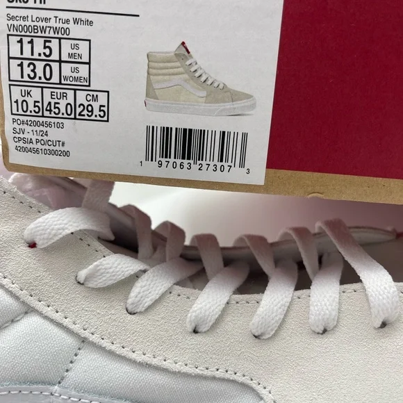 Vans Men’s Sk8-Hi
Secret Lover True White
VN000BW7W00 Sneakers - Picture 14 of 16